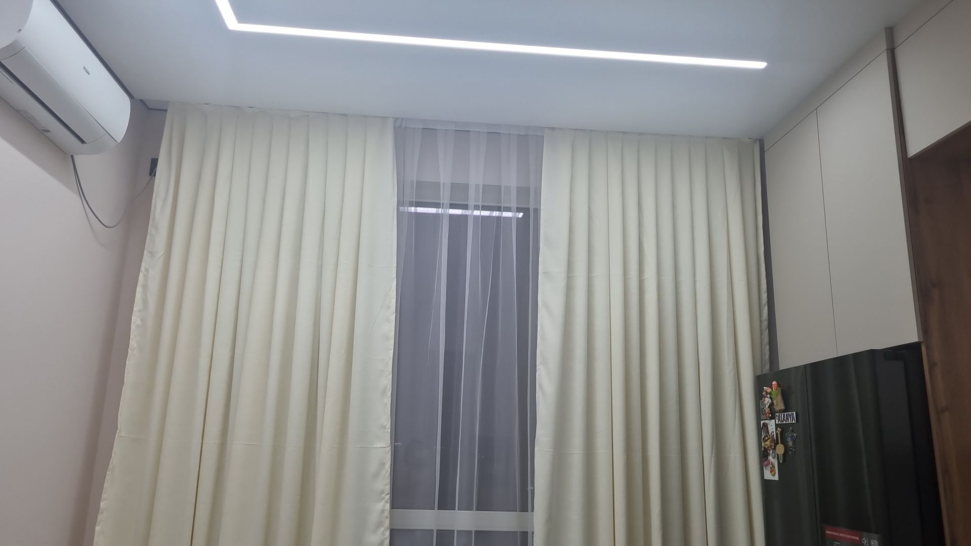 Продам шторы на 4 окна 310 ширина х 290 высота,  1 окно 400 х 290