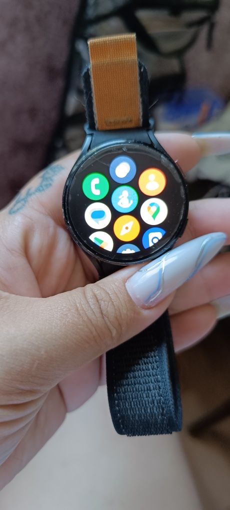 Продам смарт часы Samsung galaxy watch 4