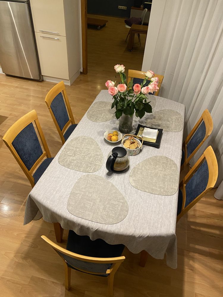 Продам комплект стульев