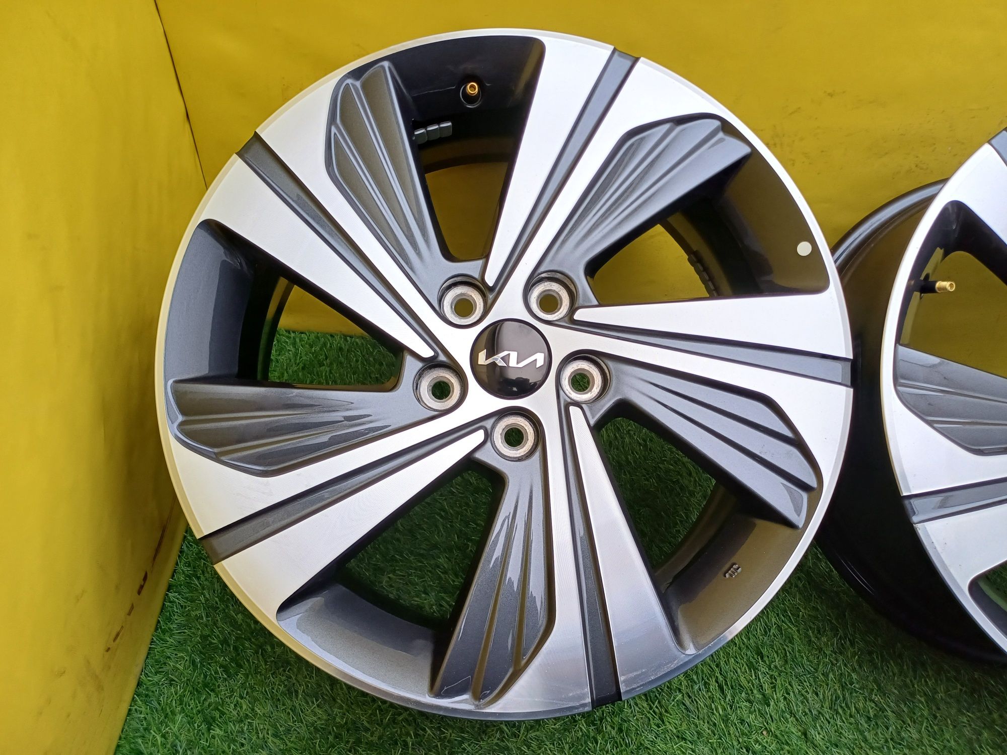 Диски R18 5x114,3 на Kia и другие.