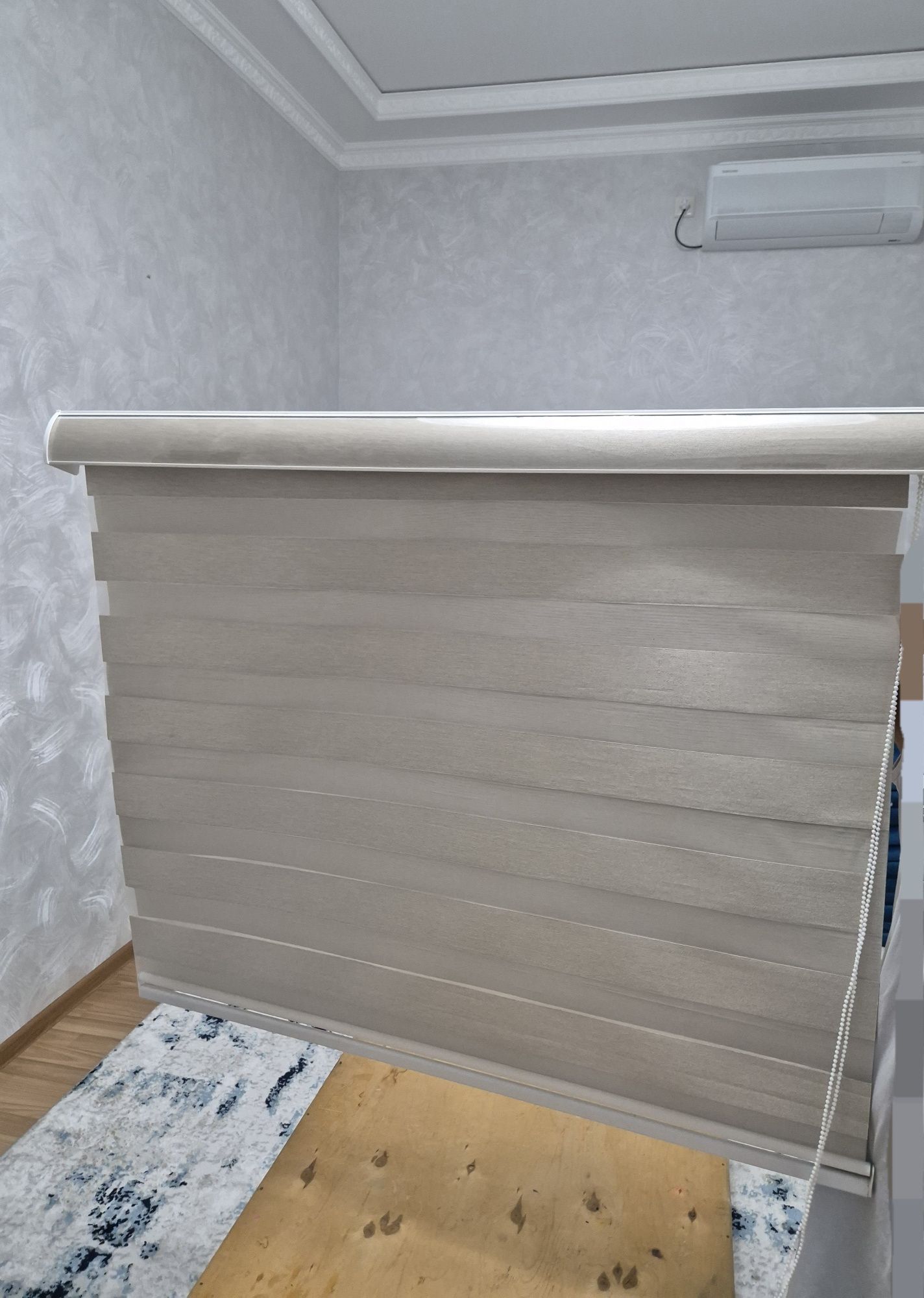 Продаются 2 жалюзи (белые и коричневые день и ночь)