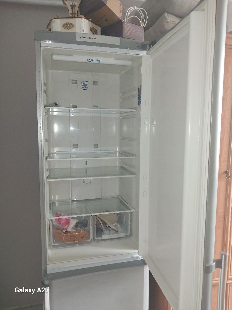 Продам холодильник