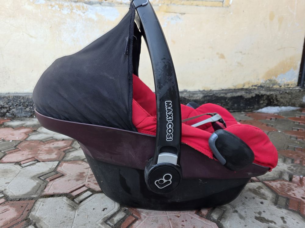 Продам детское автокресло MAXI COSI