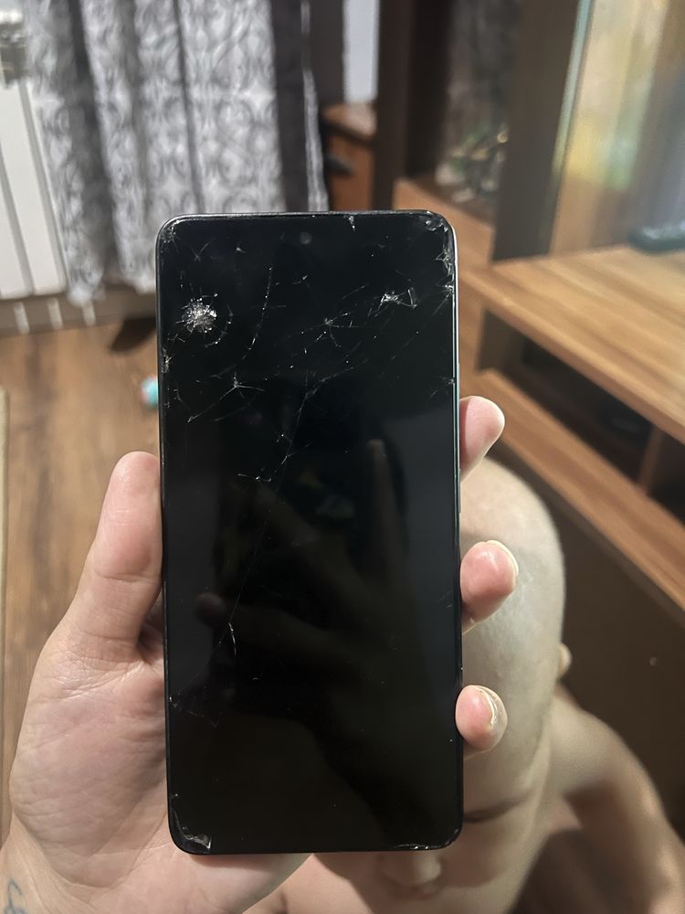 Продам Xiаomi Redmi not 13, экран надо менять