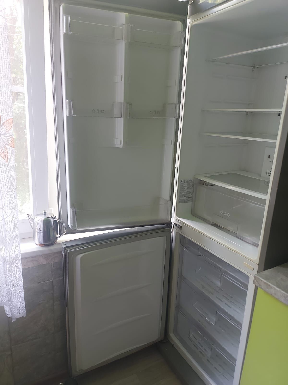 Продам холодильник LG