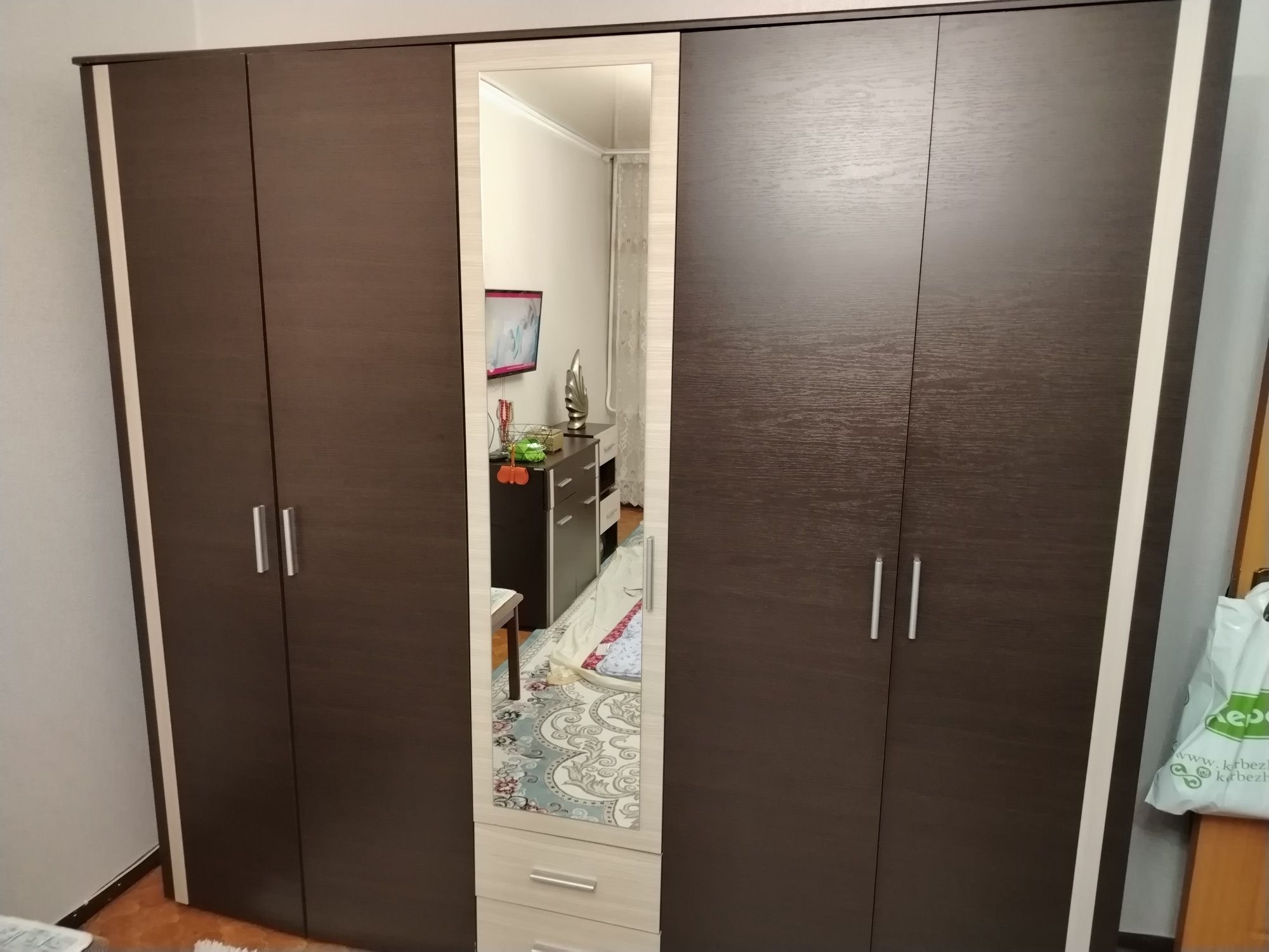 Шкаф Комод и 2 прикроватные тумбы