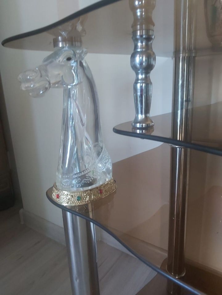 Продам стеклянный стол