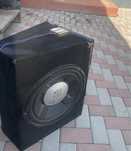 Сабвуфер JBL с усилителем.