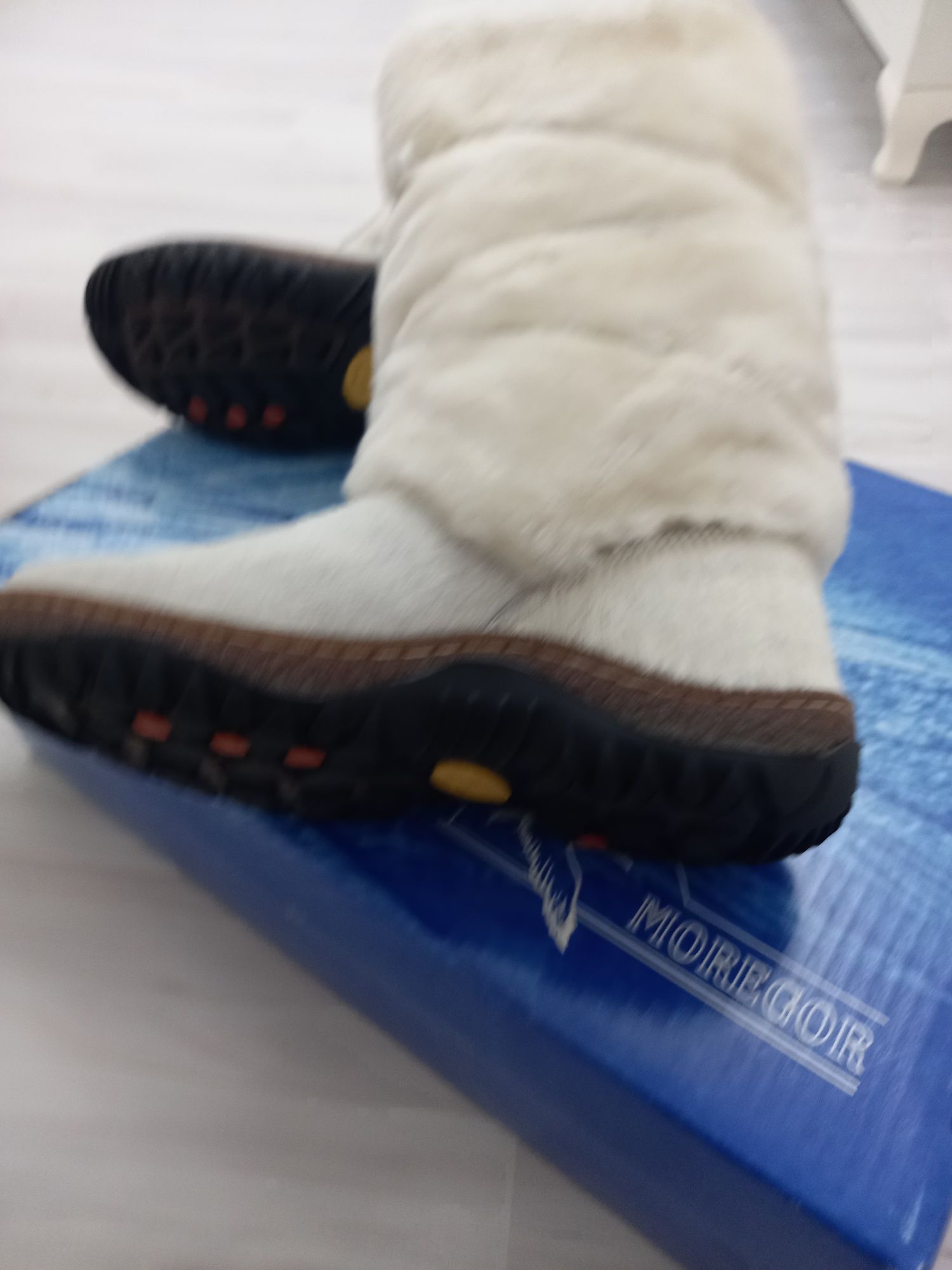 Продам унти женские.