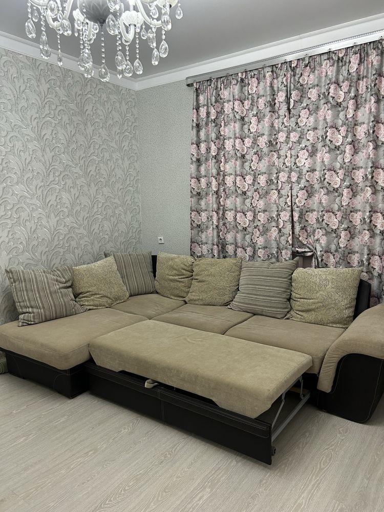 Продам диван с местом для хранения и раскладным спальным местом