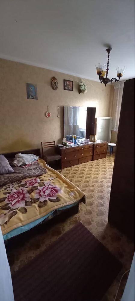 Продам 3-х комнатную квартиру 9мкр-33дом 1 этаж