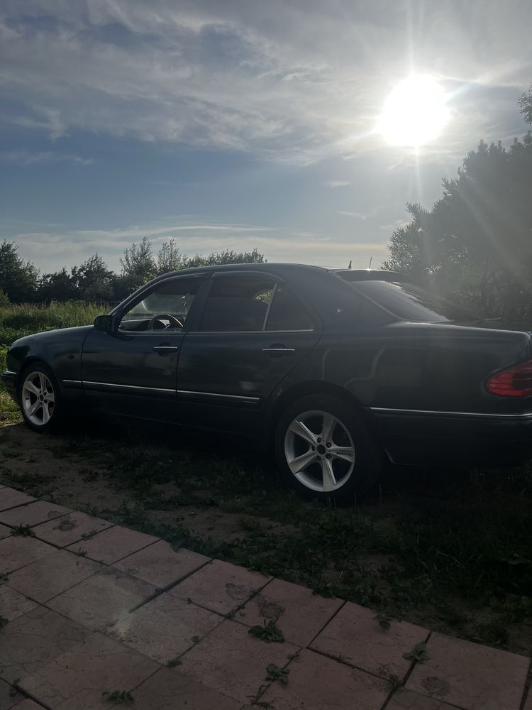 Продам Мерседес 210
