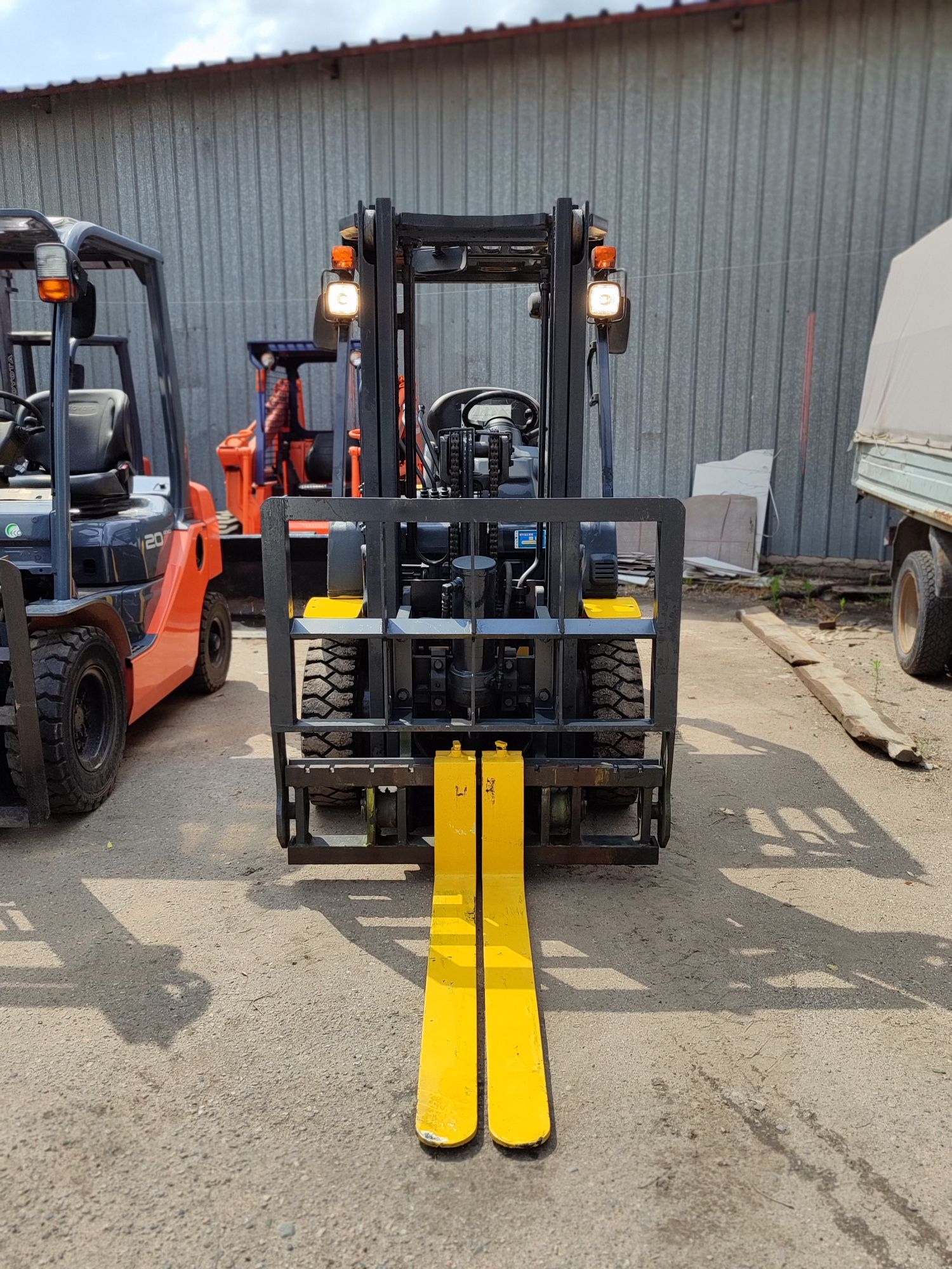 Японский погрузчик Komatsu 2.5 т. СВЕЖЕПРИГНАНЫЙ 2010 г автомат