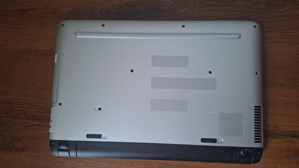 HP Pavilion 15-ab017ur / i5 / 16ГБ / GeForce 940M — торг