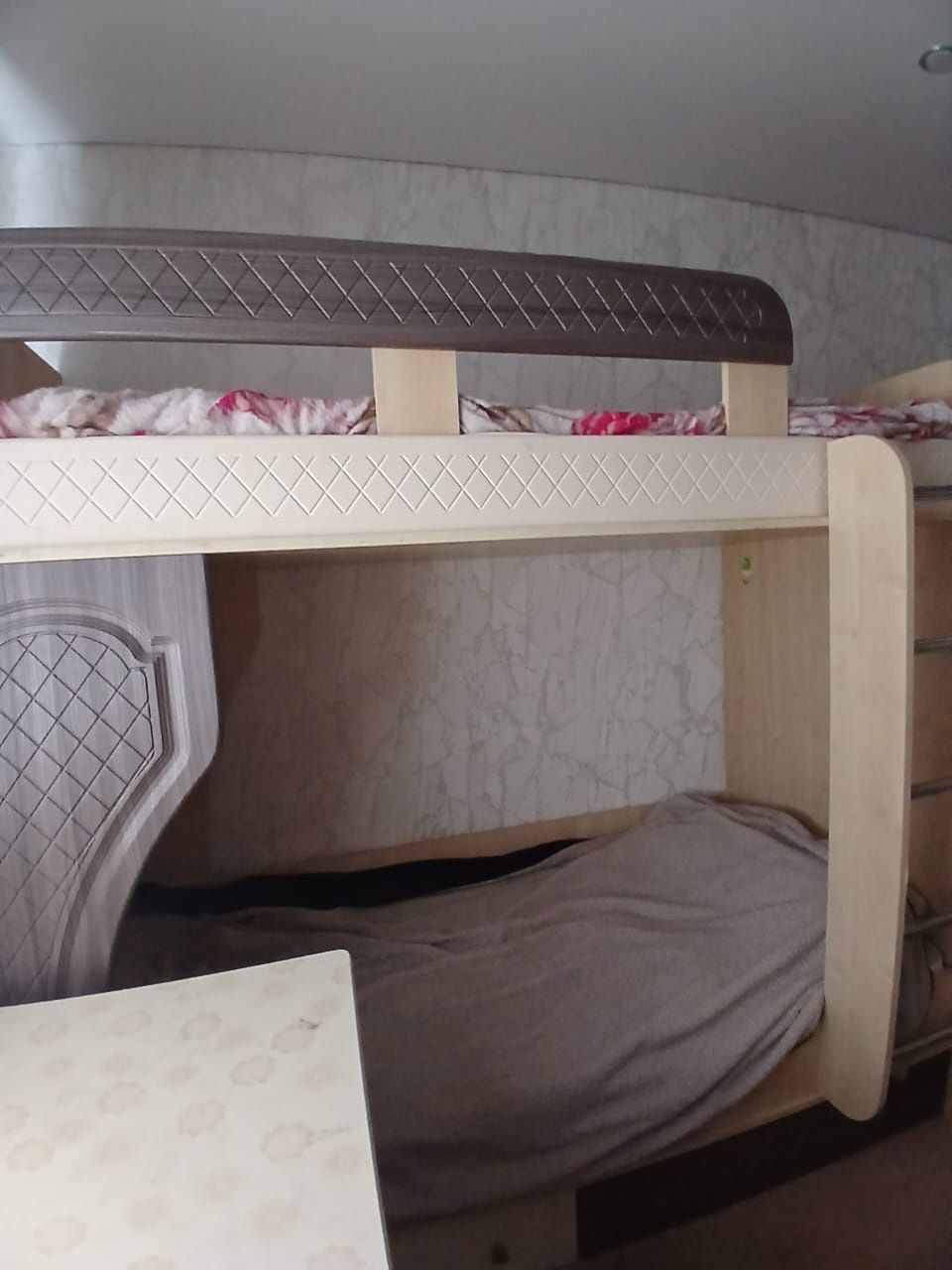 Продам двух ярусную кровать