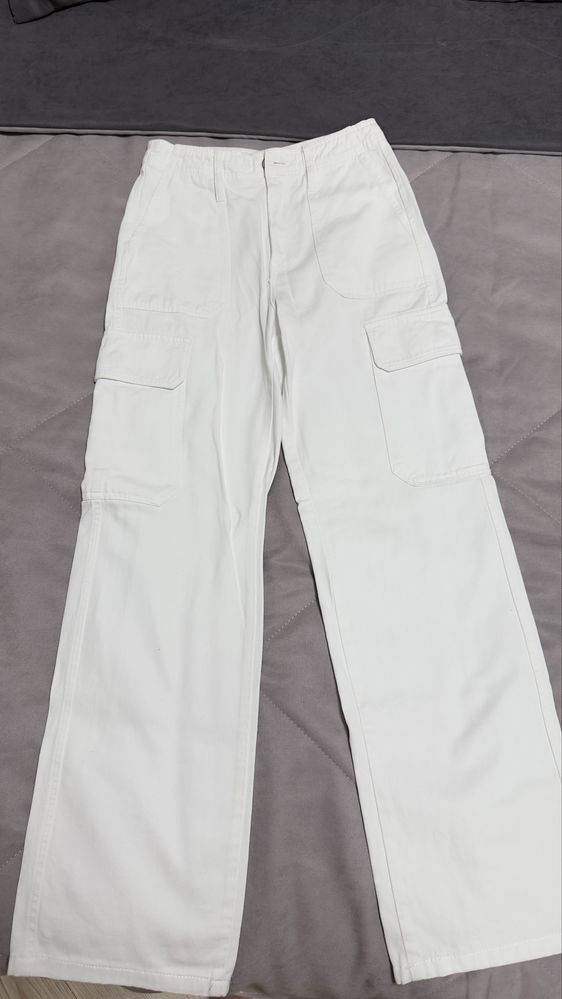 Белые джинсы карго Zara
