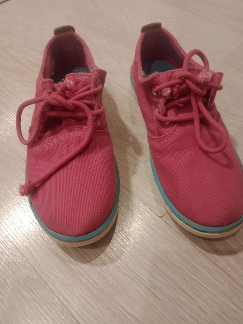 Продам обувь для девочки. Timberland.