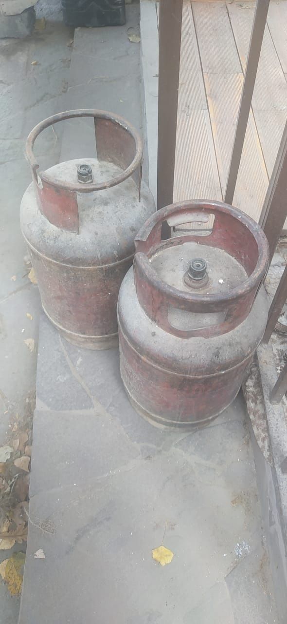 Продаю газовые баллоны (2 шт) с газом | Готовы к использованию