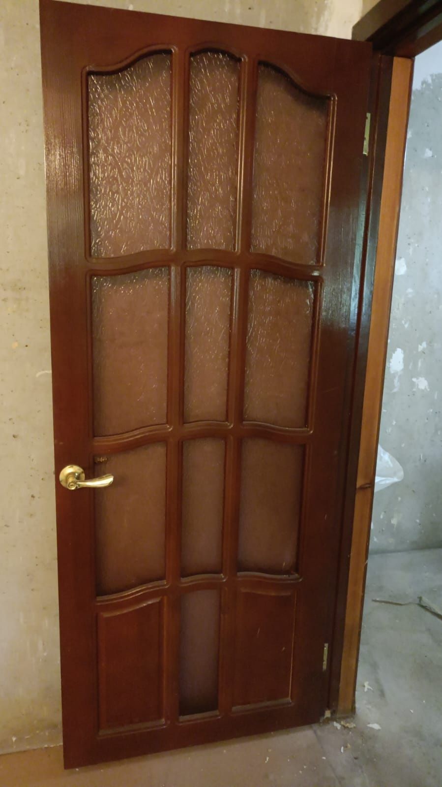 Продам дверь деревянный