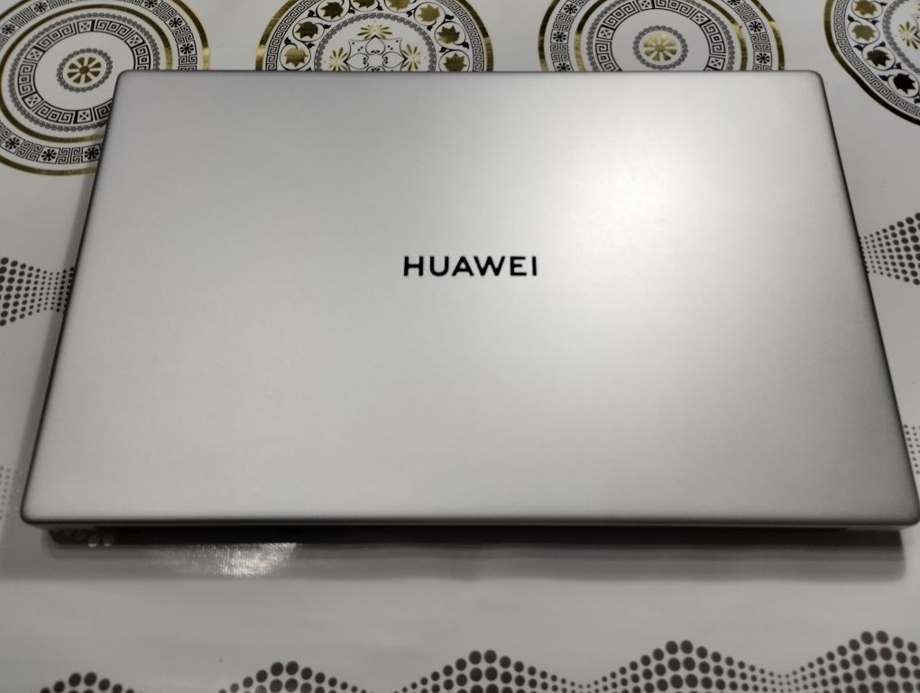 Ноутбук Huawei 23-24года, bloody А70 мышь в подарок