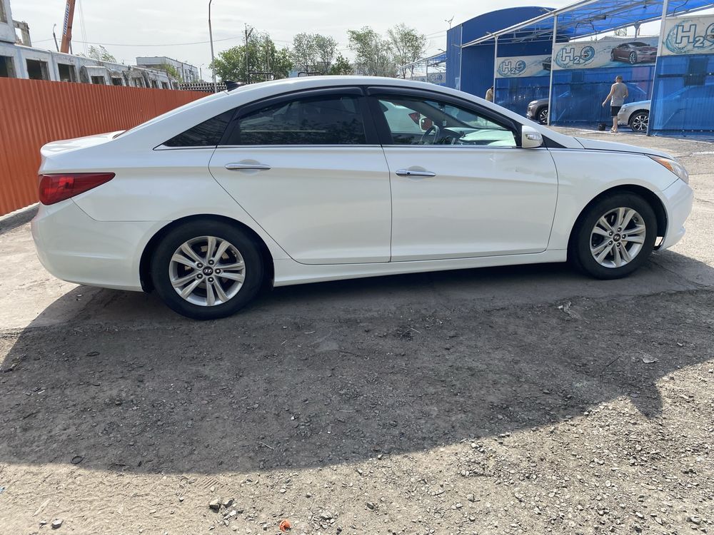 Hyundai sonata 2012 год