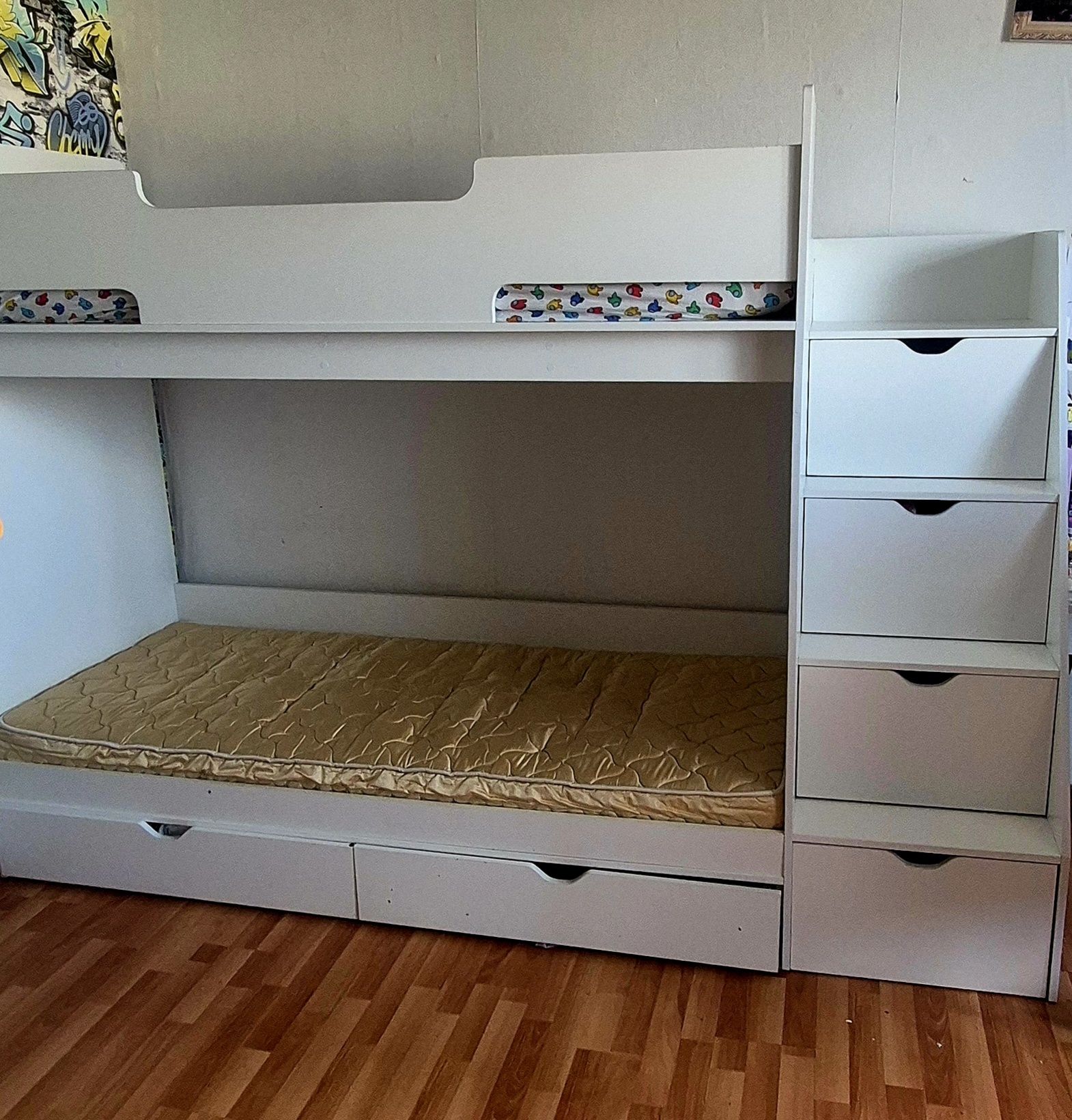 Кровать двухэтажная