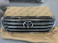 Решетка радиатора Land Cruiser 200 новый оригинал (12-15) под камеру