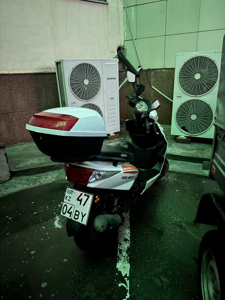 Продам мопед скутер М8