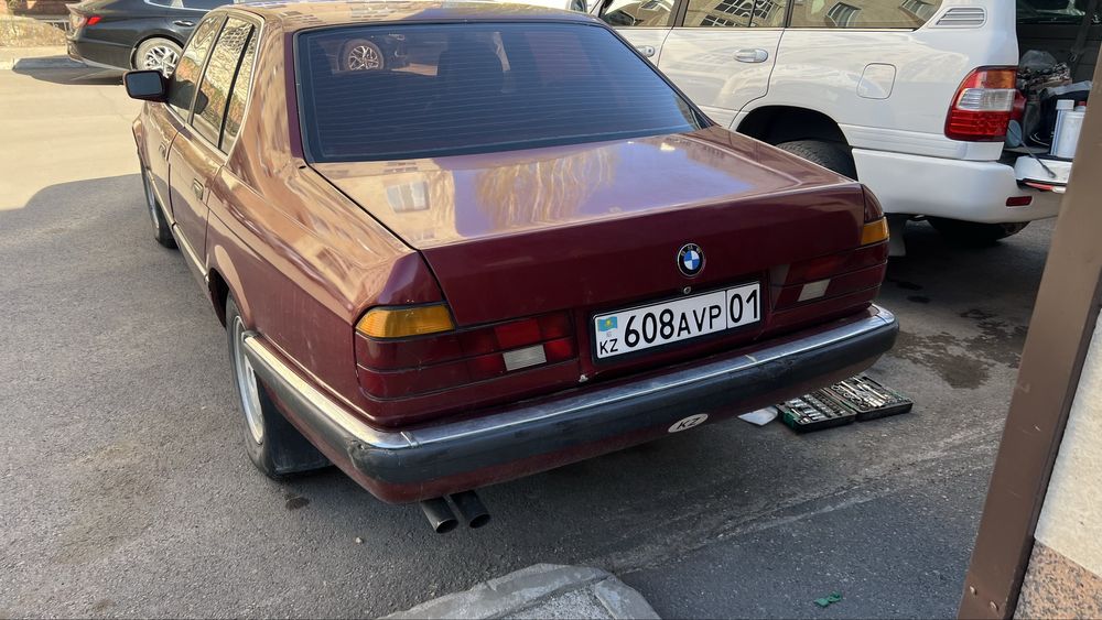 Продам или обменяю Бмв Е32