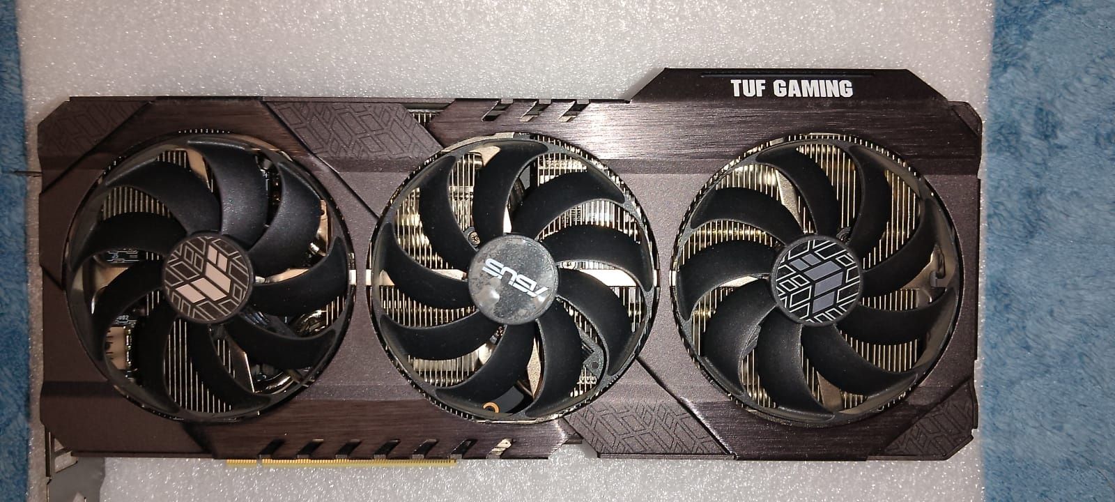 Видеокарта Asus GeForce RTX 3060 в идеальном состоянии.