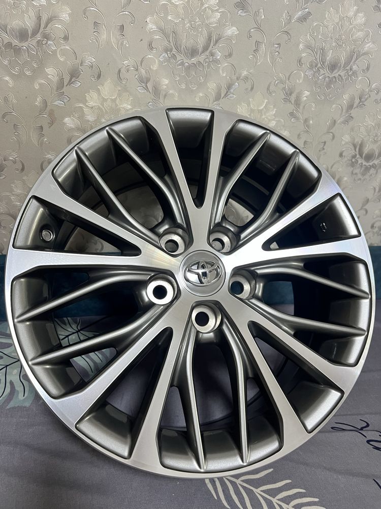 Продам новый литой диск R17 на Камри 70