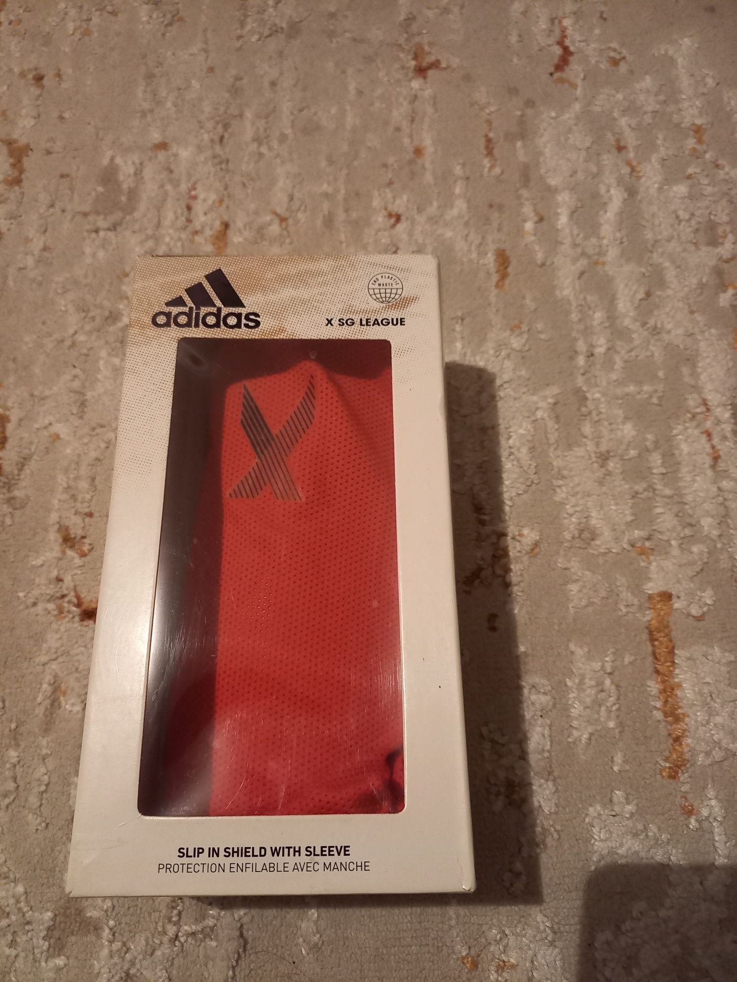 Продам футбольные щитки