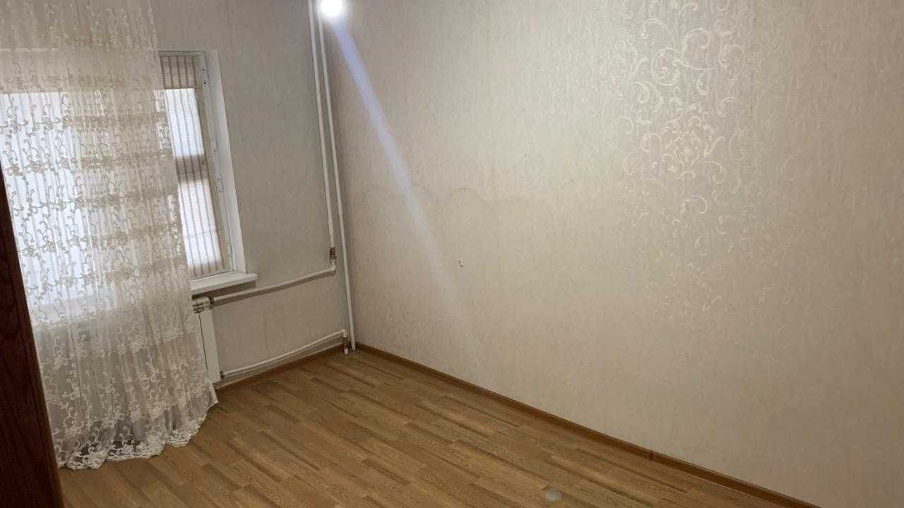 Продается 4-ком. квартира на 2 этаже на берегу моря