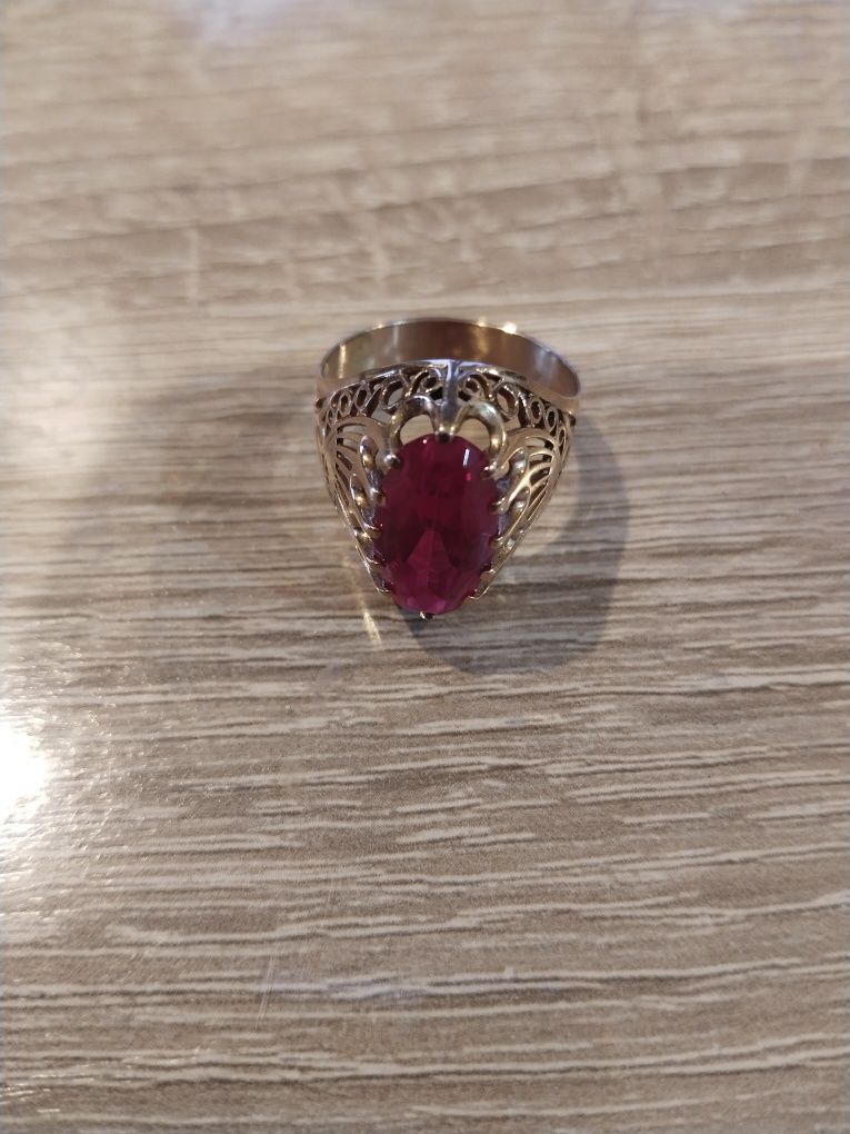 Продам кольцо с рубином. Времена СССР. Состояние отличное.4.8 гр.
