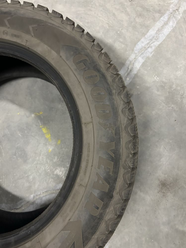 Зимние шины Goodyear 235/65 R17