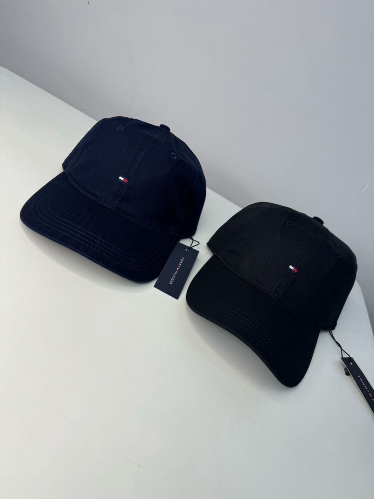 Кепки от Tommy Hilfiger, Armani Exchange