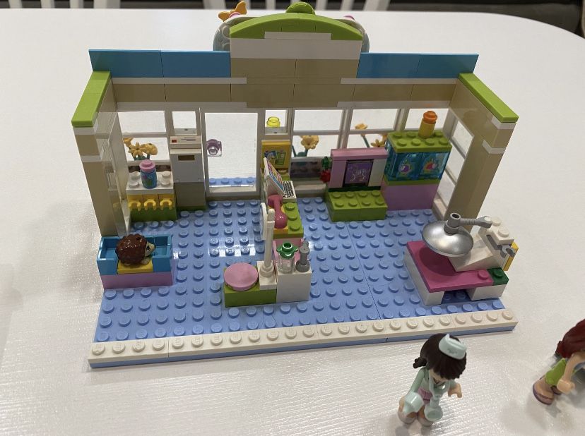 Продам Lego Friends Vet
