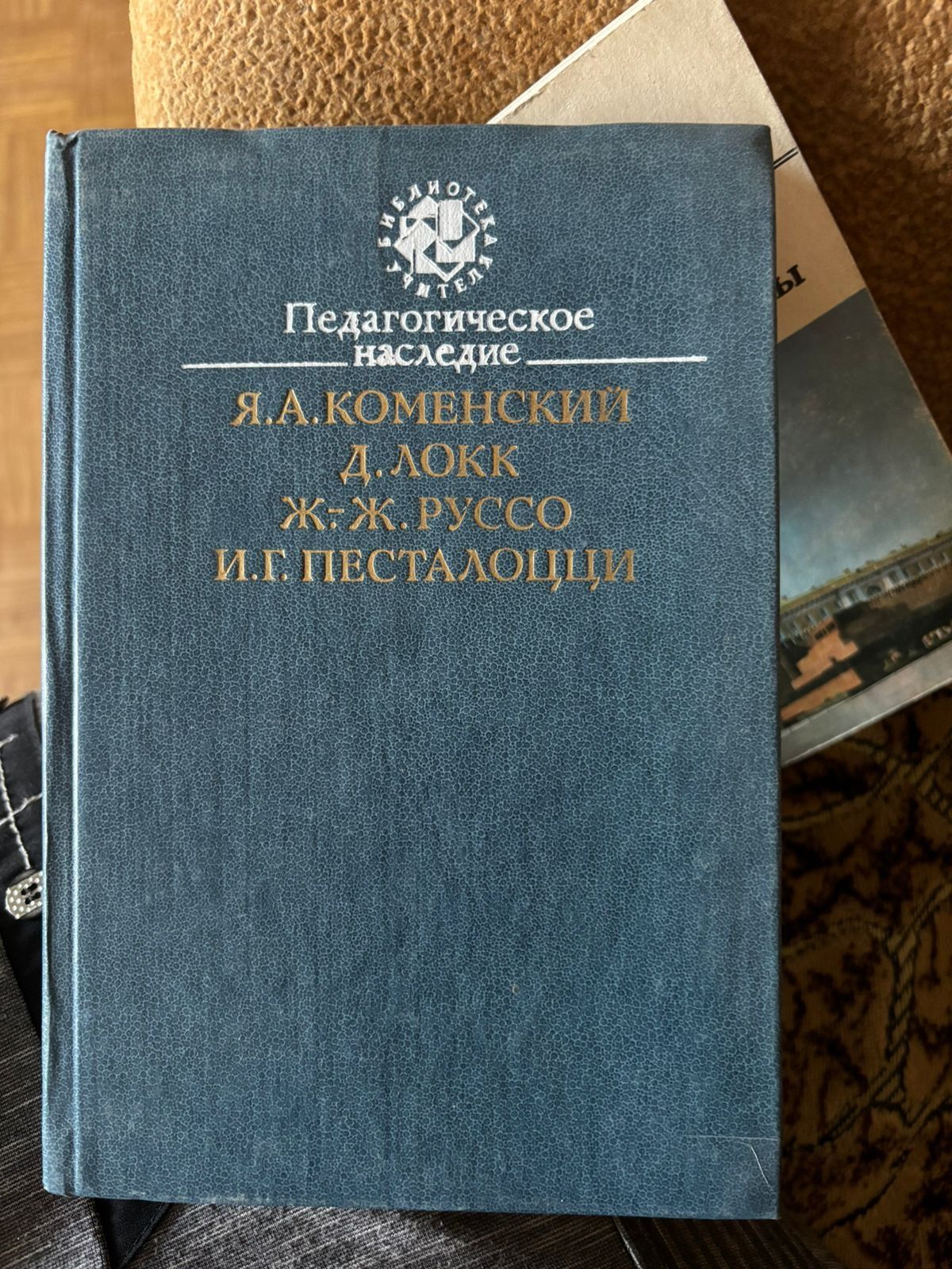 Продам книги в отличном состоянии, книг очень много 2 библиотеки
