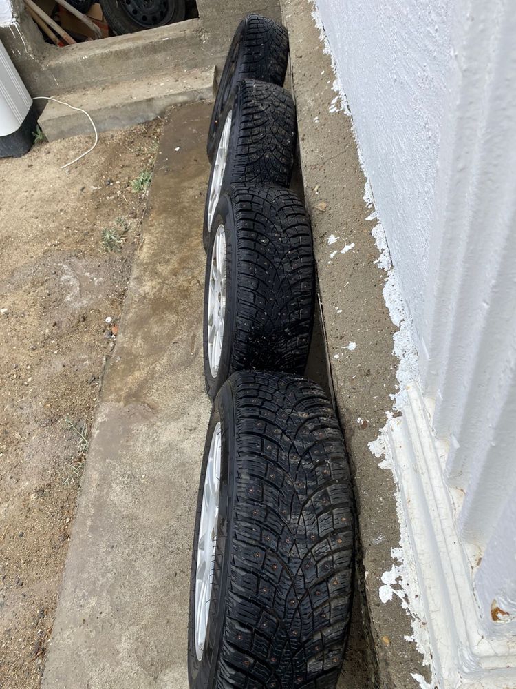 Продаю комплек покрышки 195/65R15