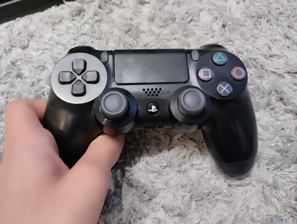 Sony PlayStation 4 pro на 860 gb