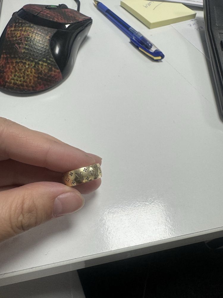Золото кольцо LV 585