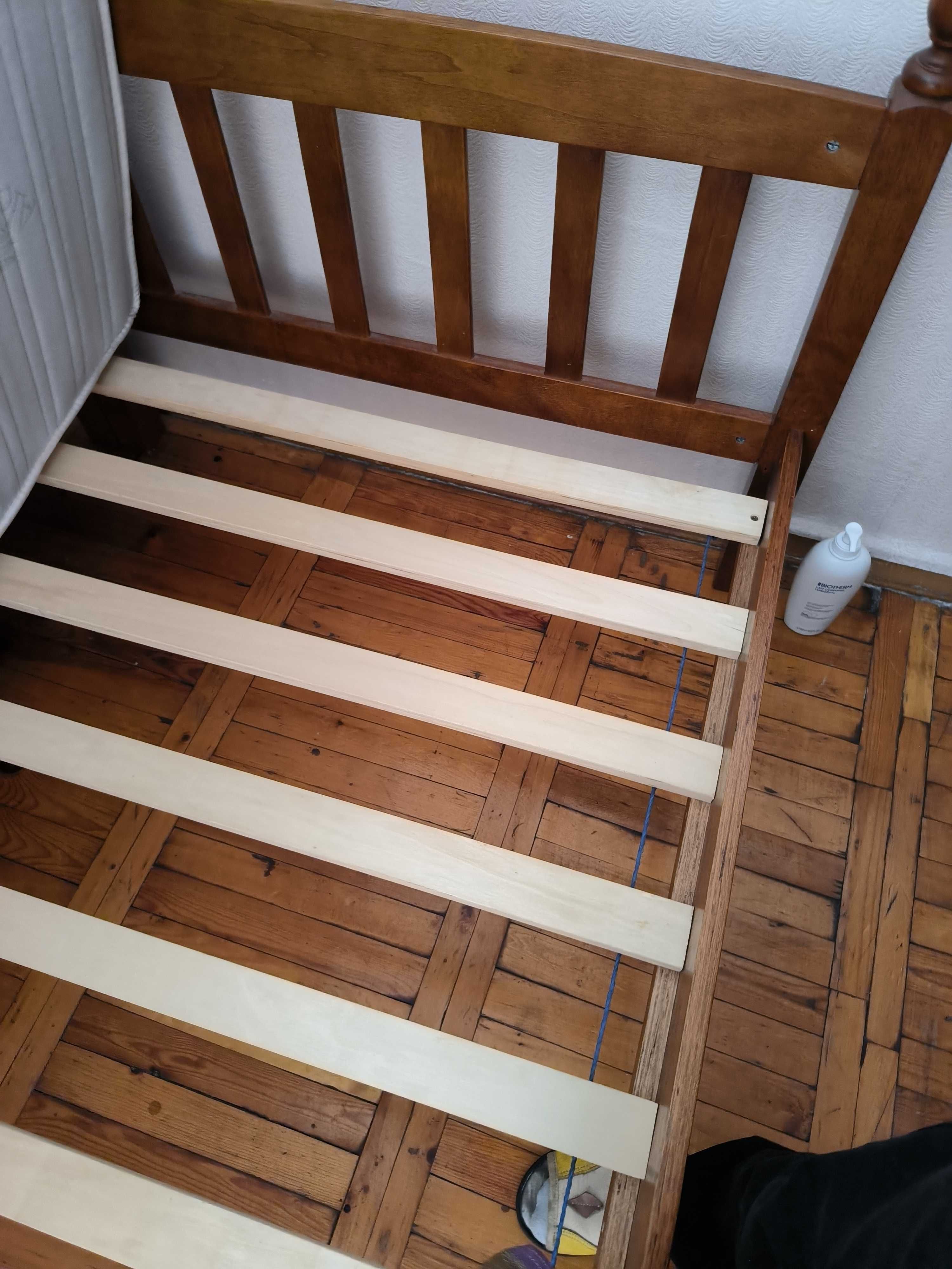 Продам кровать произ-во Малайзия -2 шт к нему матрас