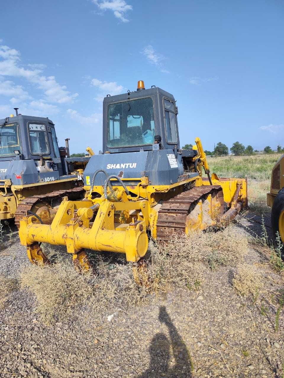 Продам Бульдозер гусеничный SHANTUI SD16