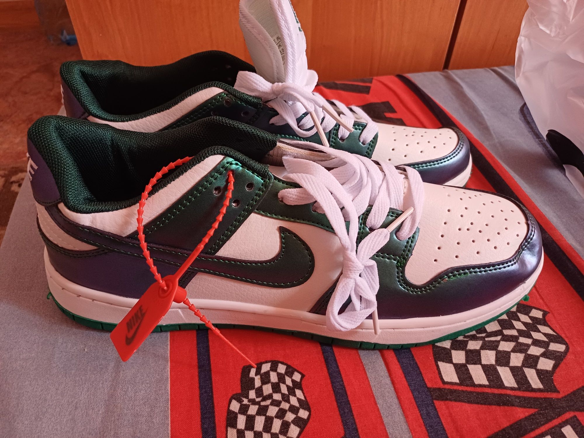 Кроссовки Nike новые