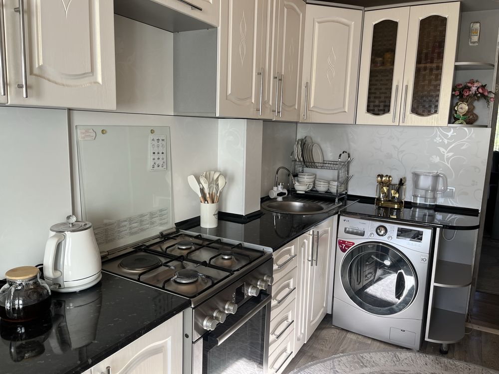 Продам 3-х комнатную квартиру в центре