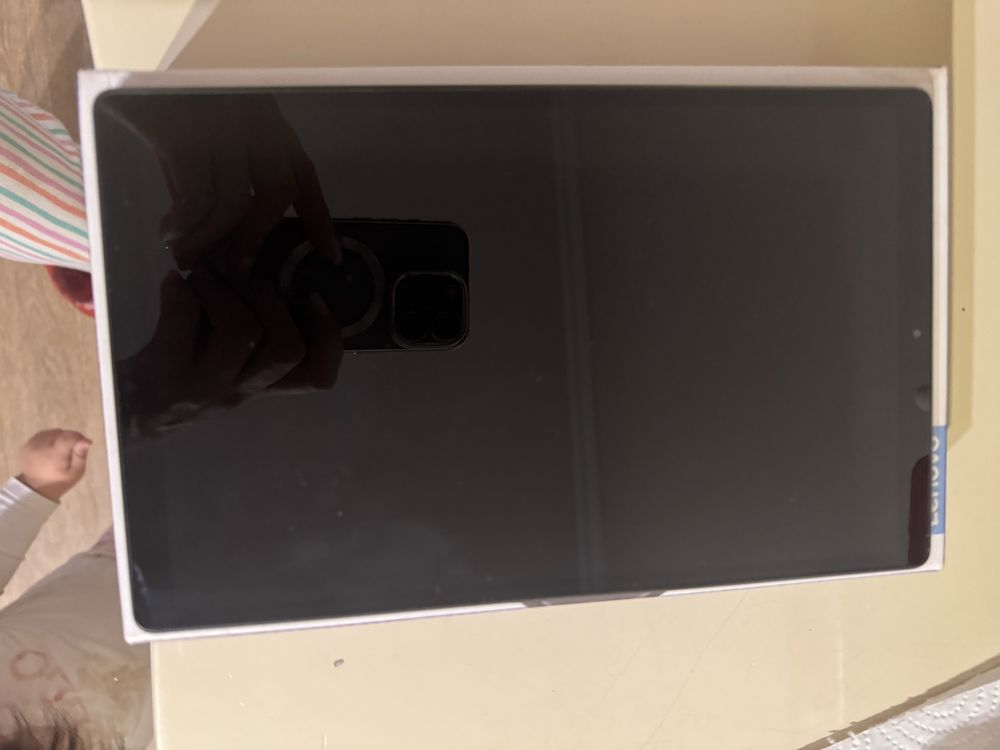 Планшет Lenovo с чехлом