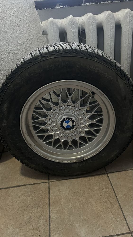 Продам шипованные шины Viatti 205/65r15 с титановыми дисками BMW