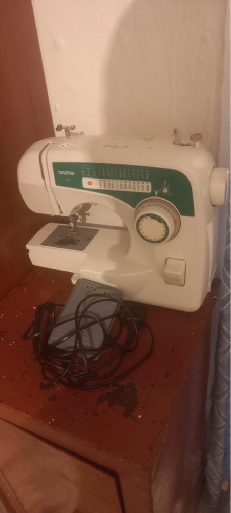 Продам швейную машину