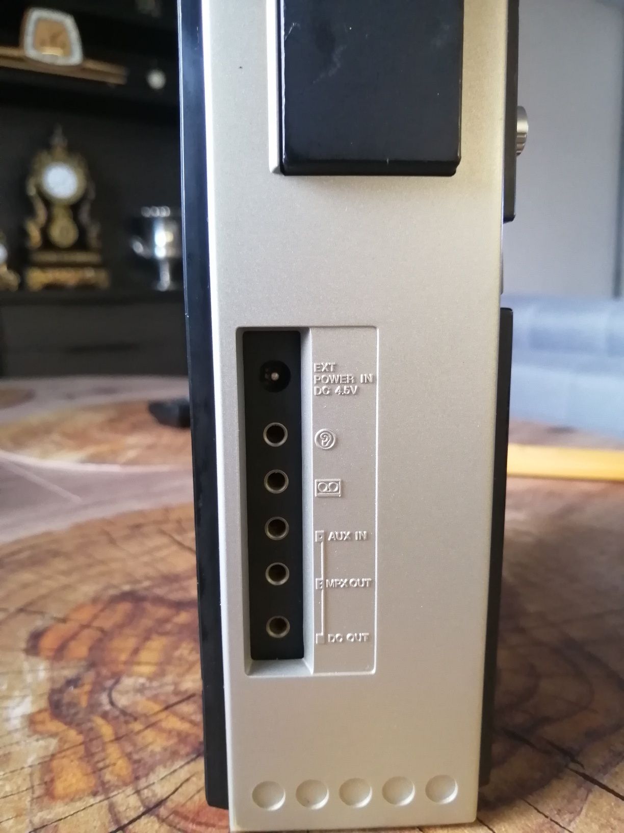 Винтажный транзистор от Sony 1973