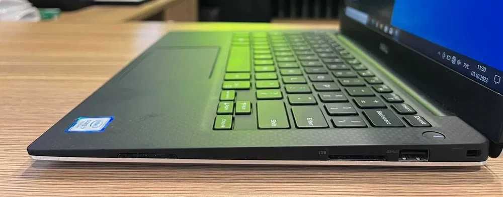 DELL XPS 13 9360. Core i7 7560U 2.4/3.8 GHz. 8/512 GB